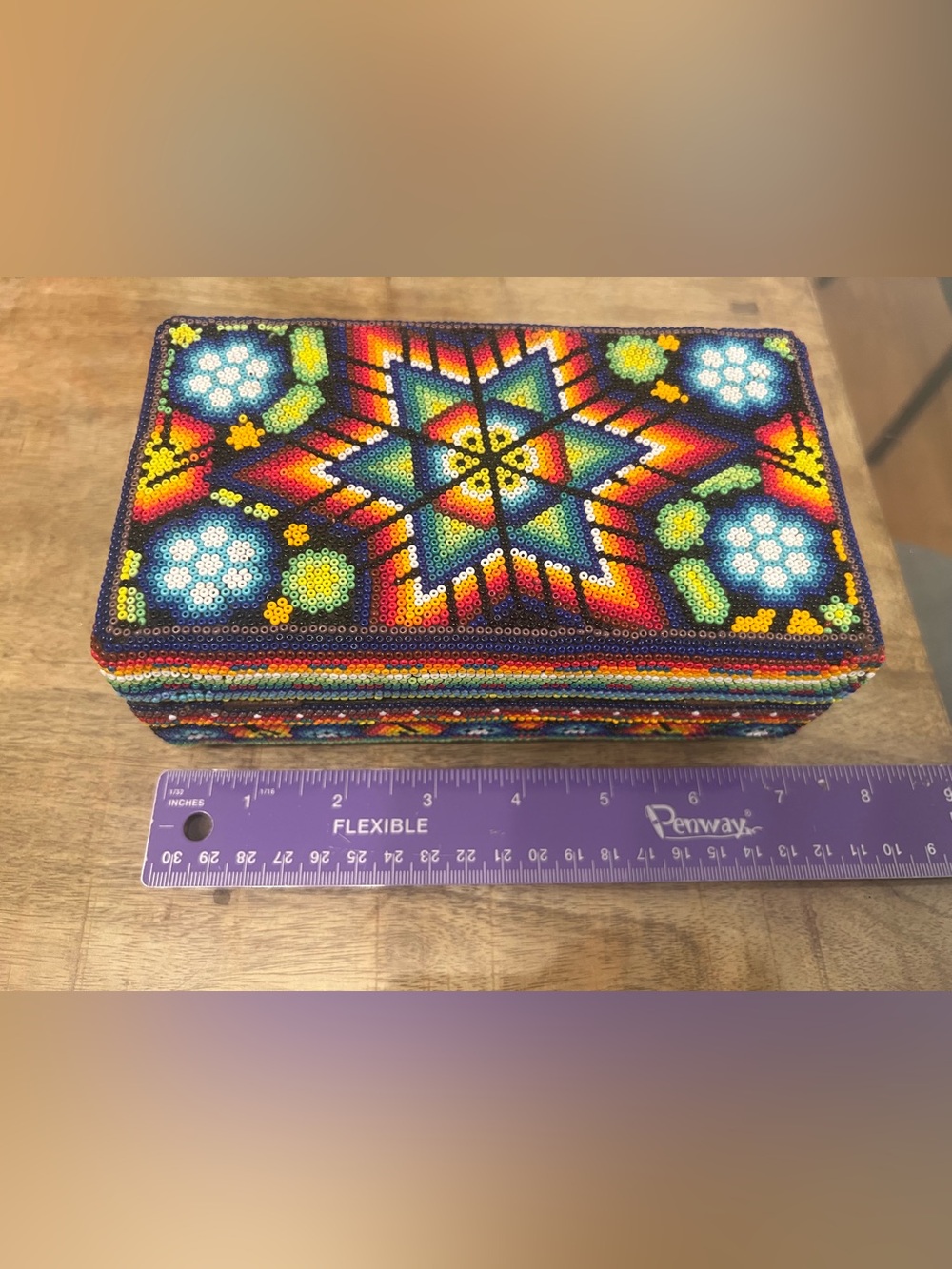 traditional Mexican Huichol beadwork box - Picture 4 of 4